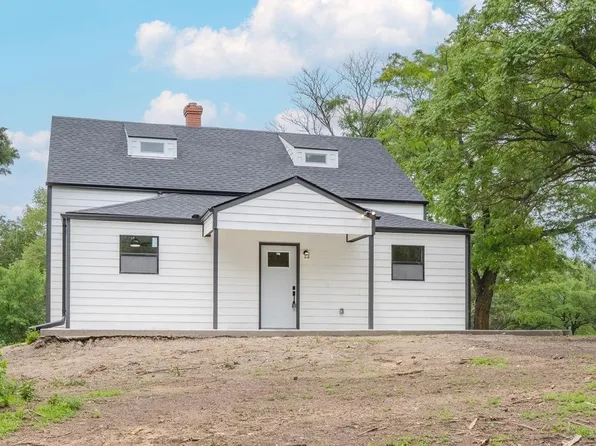 215 W Harrington St, Augusta, KS 67010