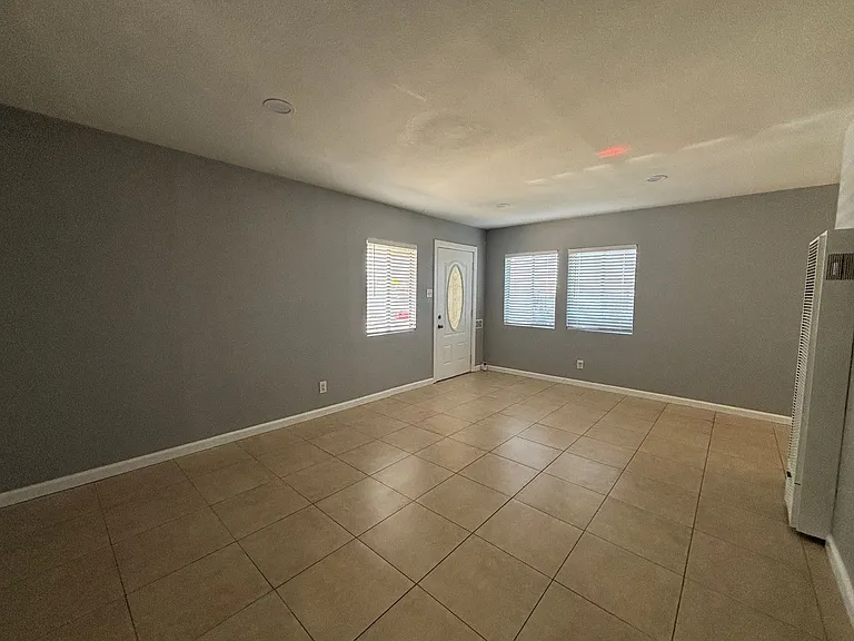 44303 Beech Ave — Photo 4