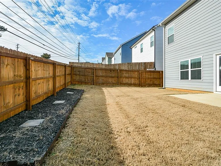 350 Cranston Dr — Photo 46