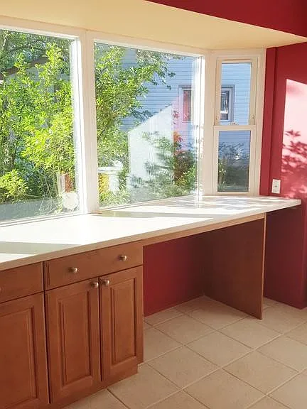 Kitchen breakfast area bay window
