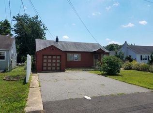 8 Avenue A, Helmetta, NJ 08828