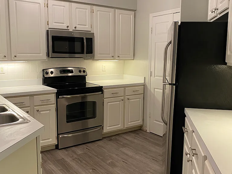 4205 Bay Club Cir — Photo 20