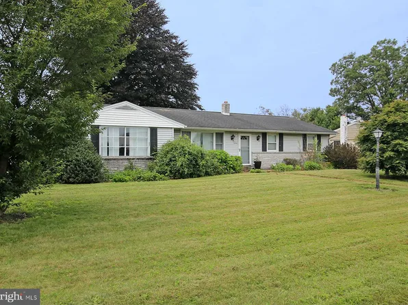421 Hilltop Rd, Myerstown, PA 17067