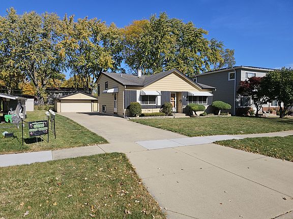 2nd image of 674 Leslie Ln
