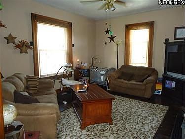 4th image of 175 E Martin St
