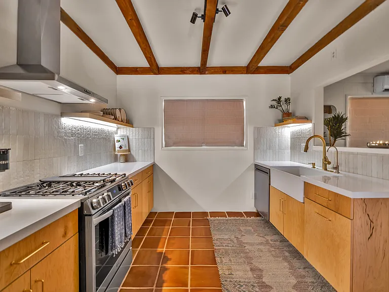 5660 Rowell Rd — Photo 10