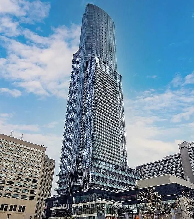386 Yonge St #817