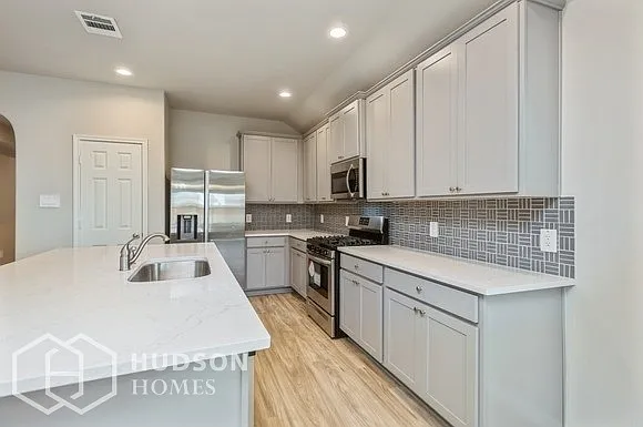 4 bed, 3.0 bath, 2121 sqft, $2,390 — Photo 4