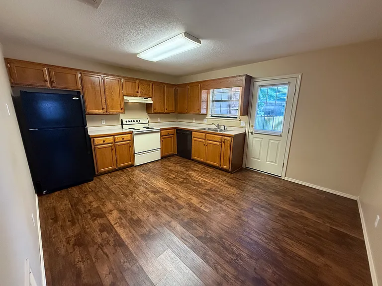 2618 W C St — Photo 20