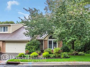 41 Willow Ridge Dr, Smithtown, NY 11787