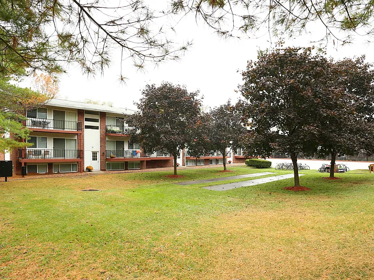 Windsor Court Apartments — Photo 17