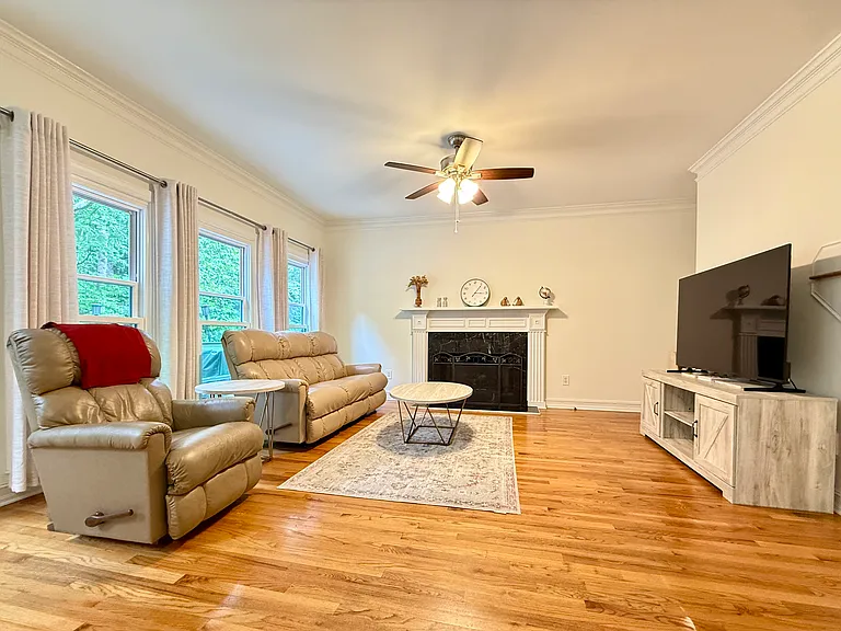 3725 Upland Dr — Photo 3