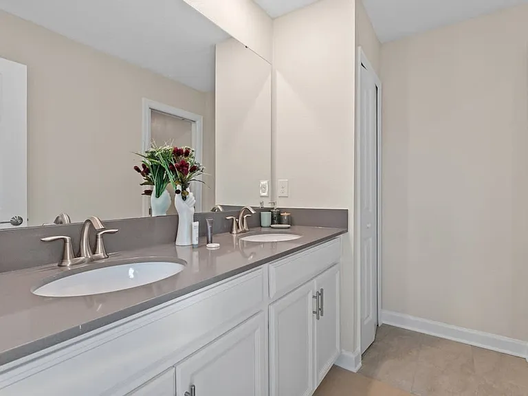 Bookmark Dr — Photo 31