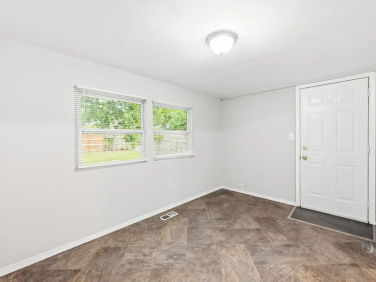 10519 Renfrew Dr — Photo 18