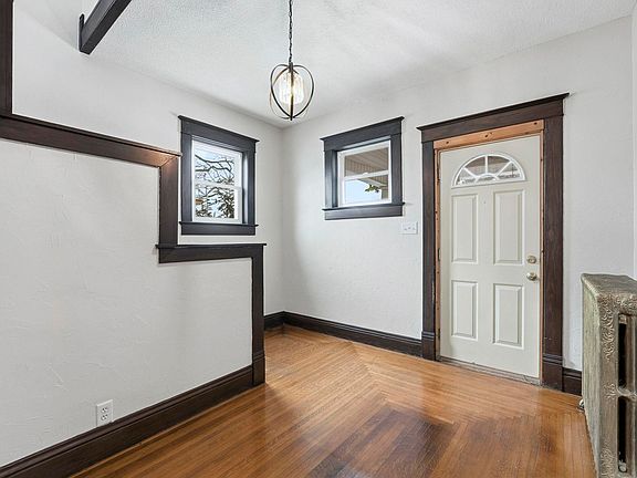 3rd image of 210 N Walnut St