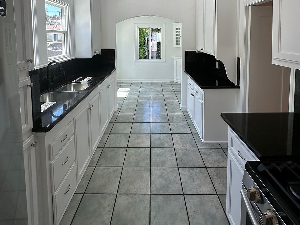 1st image of 4242 S Victoria Ave