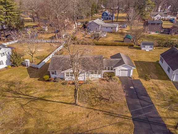 3rd image of 8 Denise Dr