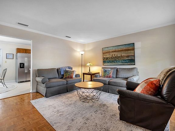 4th image of 1113 Nandina Ct
