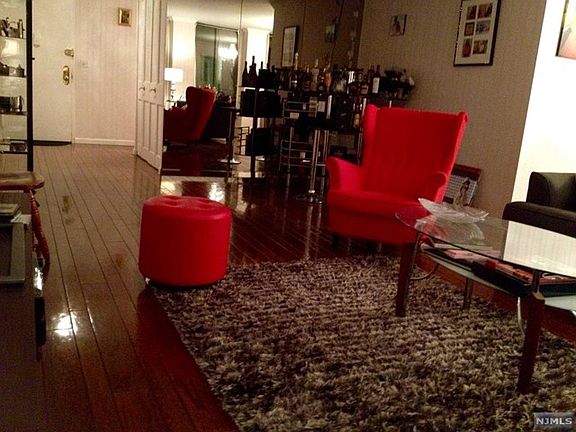 4th image of 300 Winston Dr APT 1809