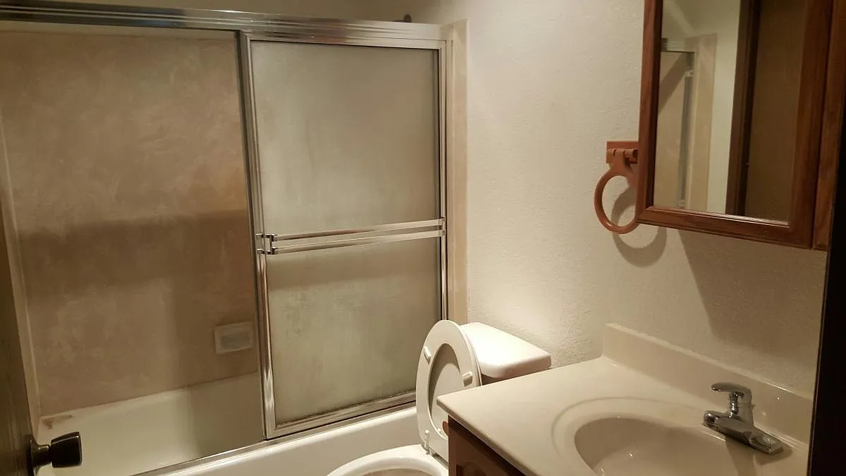3 bed, 1.5 bath, 1243 sqft, $2,100 — Photo 3