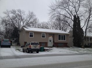 53 Schoenbeck Rd, Wheeling, IL 60090