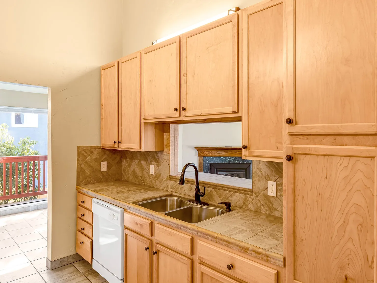 2 bed, 900 sqft, $2,845 — Photo 3