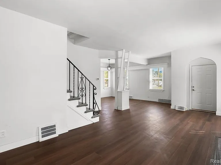 15829 Minock St — Photo 34