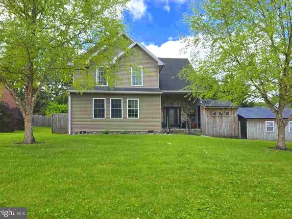 201 E King St, East Berlin, PA 17316