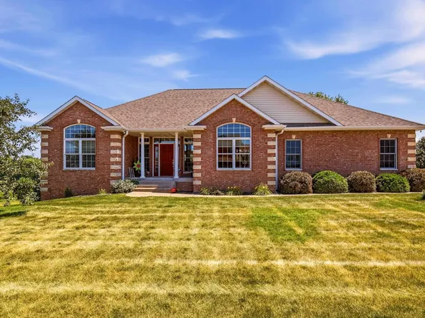 1603 Timber Ct, Maquoketa, IA 52060