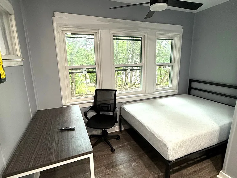 1211 Madison St #4 — Photo 9