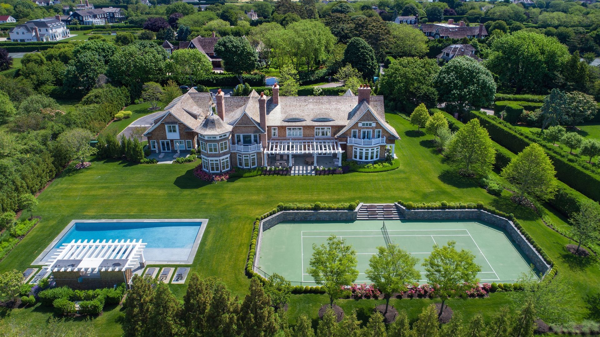 101 Pheasant Ln in Southampton Out East