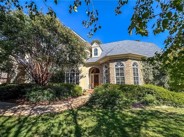 900 Jefferson Wood Ln, Greensboro, NC 27410