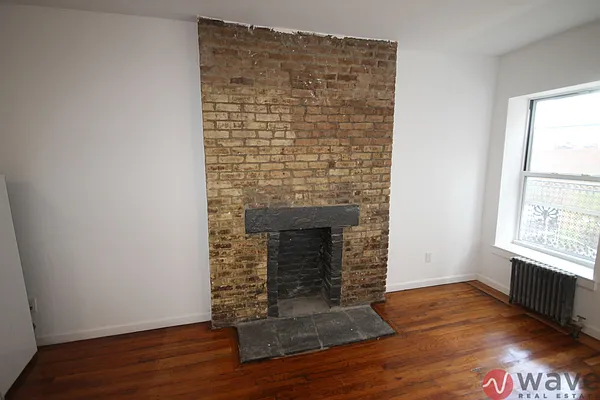 Rented by Wave Real Estate Group | media 28