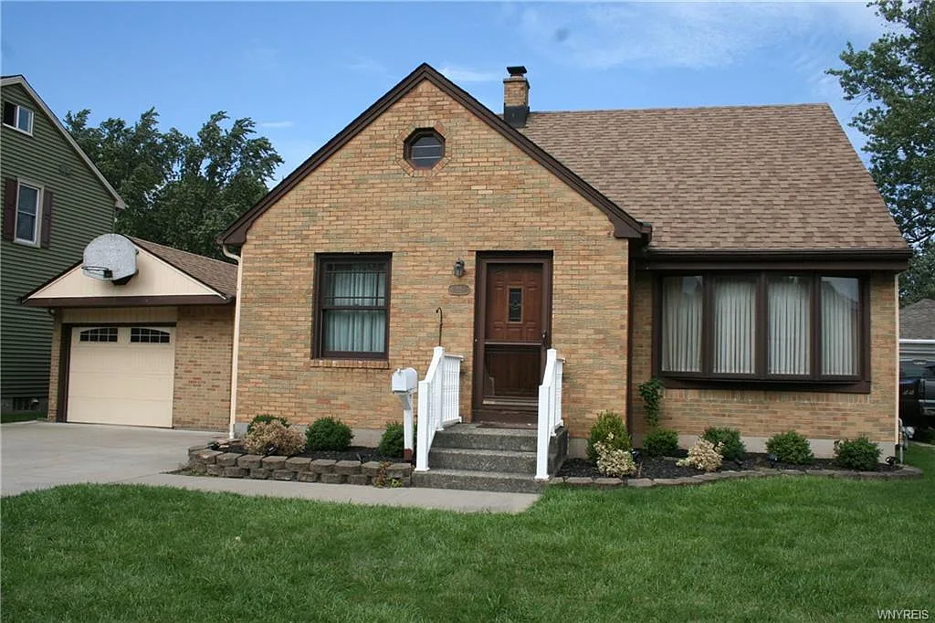 22 Layton Ave photo 1