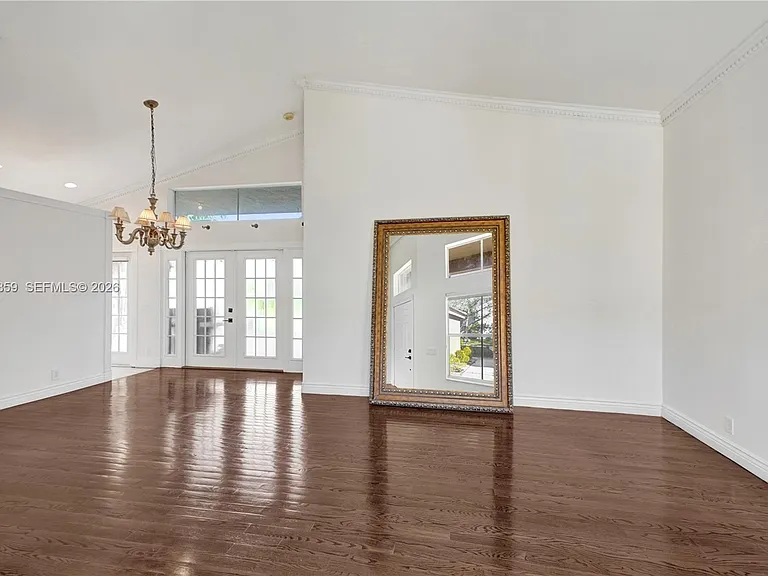 658 Stanton Dr — Photo 12