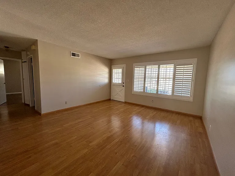 1461 W Mayberry Ave — Photo 3