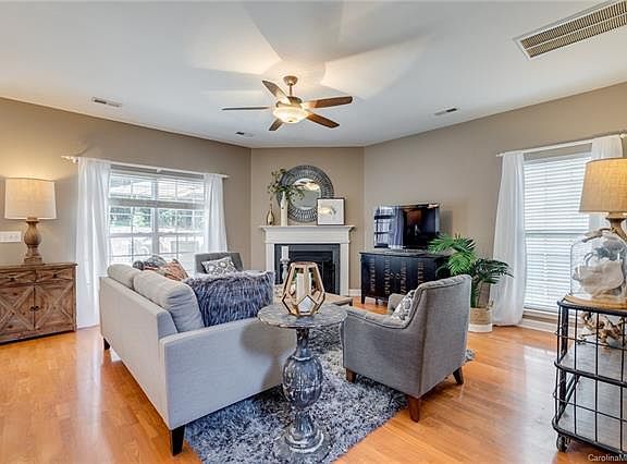 5th image of 13131 Asheford Woods Ln