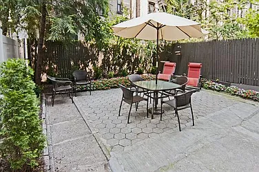 Rented by R New York