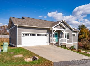 14 Vedder Way, Swannanoa, NC 28778