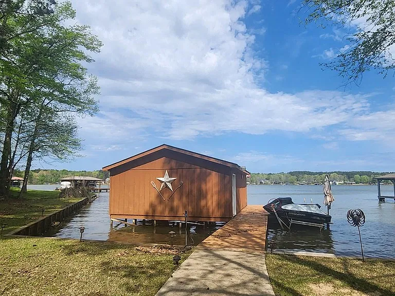126 Village Ln — Photo 1
