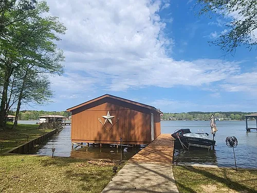 126 Village Ln Photo 1