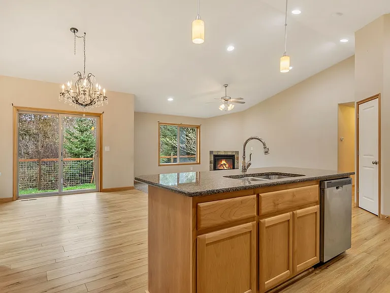 1730 Pacific Ridge Ln — Photo 15