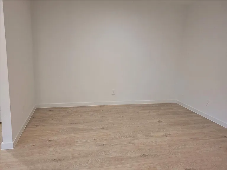 4947 Oakwood Dr — Photo 10