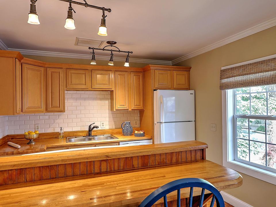 39 Kingston Ave Newport RI Zillow