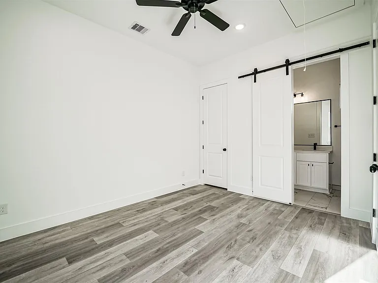 8409 Schneider St — Photo 12