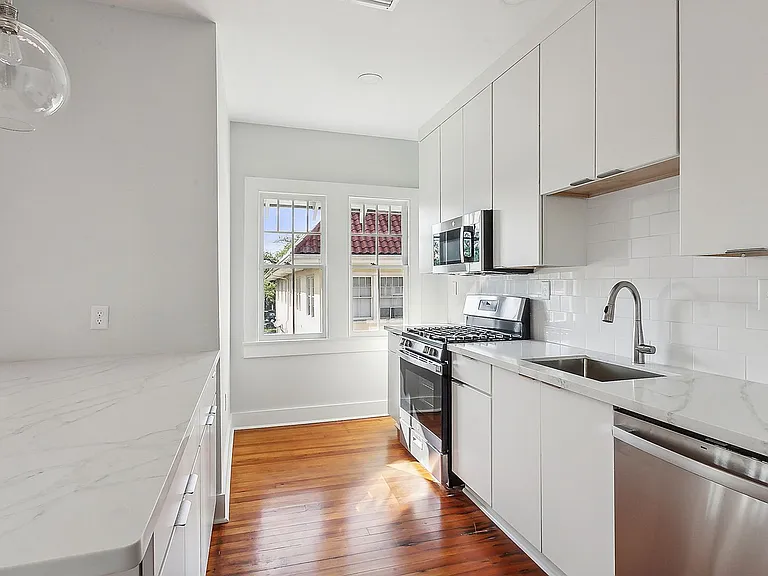 7 Fontainebleau Dr #301 — Photo 18