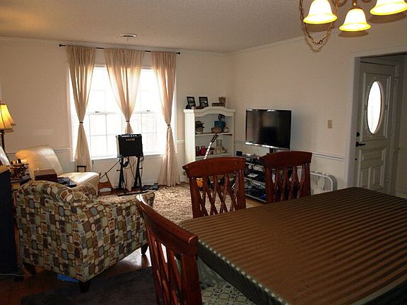 4th image of 704 Oak Hill Dr