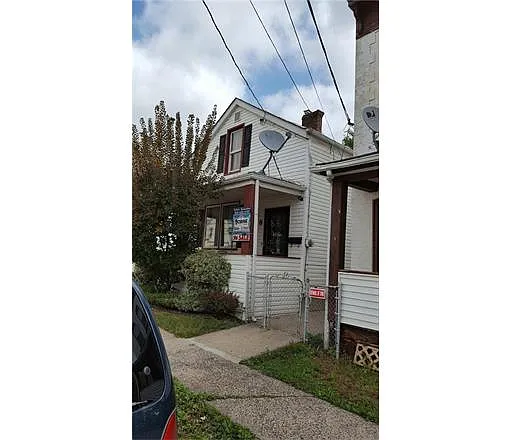 358 Stanford St photo 1