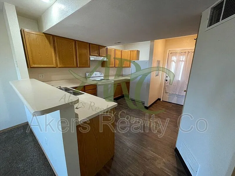 2 bed, 1.5 bath, 1085 sqft, $1,295 — Photo 4