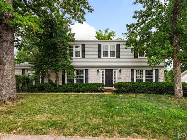 11722 Holly Springs Dr, Saint Louis, MO 63146